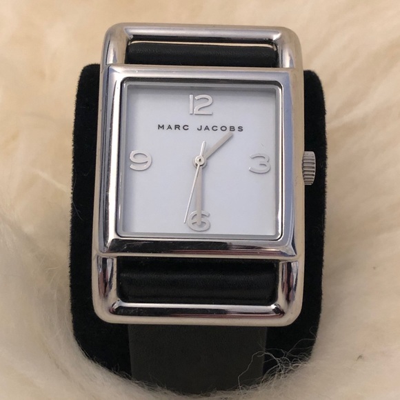 Marc Jacob’s black leather watch - Picture 2 of 5